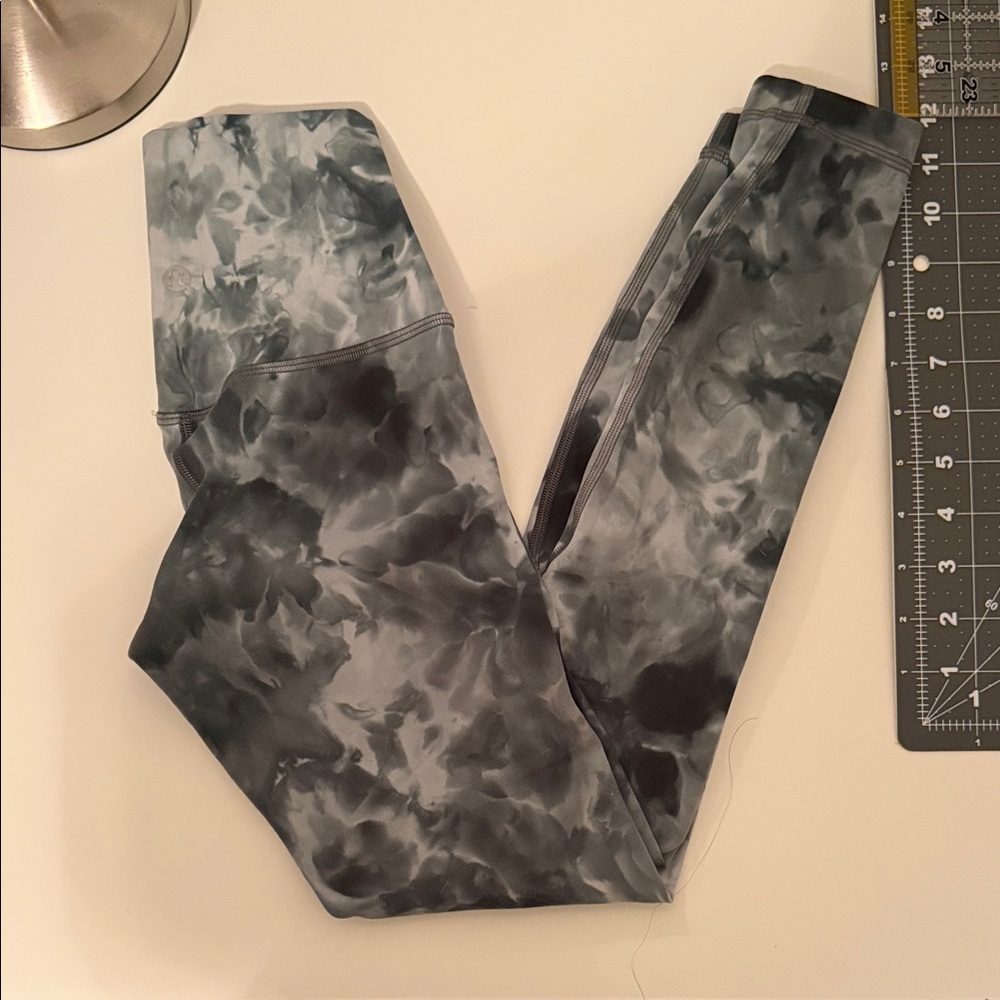 Lululemon Athletica Black and Gray Tie-Dye Leggings